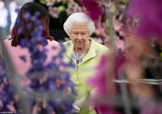Queen Elizabeth ll  pic #1141389