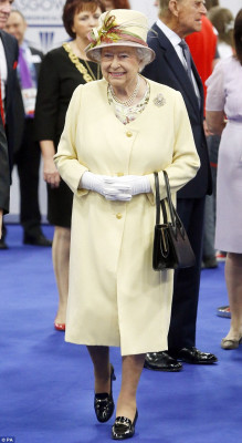 Queen Elizabeth ll  pic #715983
