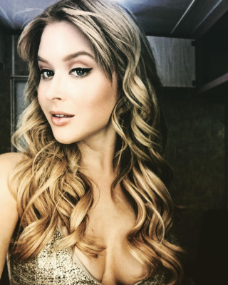 Renee Olstead pic #999484