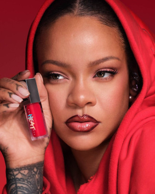 Rihanna - Fenty Beauty 'Gloss Bomb Heat' (2025)