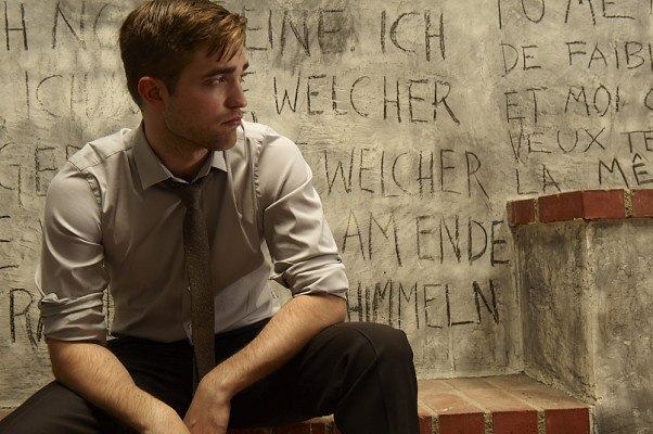 Robert Pattinson pic #330432