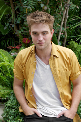 Robert Pattinson pic #265639