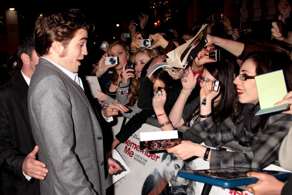 Robert Pattinson pic #244428