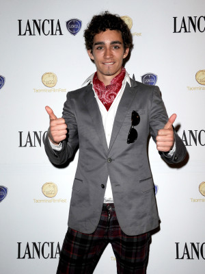 Robert Sheehan pic #403774
