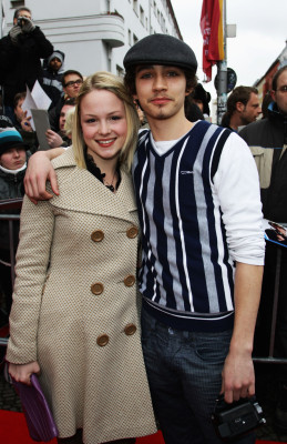 Robert Sheehan pic #403315