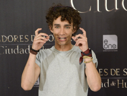 photo 3 in Robert Sheehan gallery [id629207] 2013-09-02 00:00:00