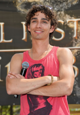photo 23 in Robert Sheehan gallery [id627904] 2013-08-28 00:00:00