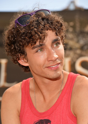 photo 22 in Robert Sheehan gallery [id627905] 2013-08-28 00:00:00