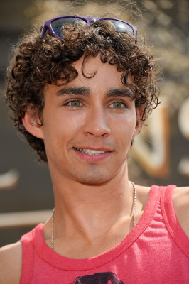 photo 19 in Robert Sheehan gallery [id627908] 2013-08-28 00:00:00