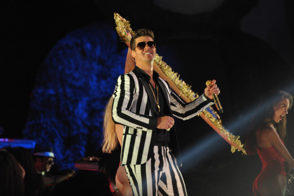 photo 25 in Robin Thicke gallery [id629584] 2013-09-02 00:00:00