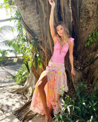photo 9 in Roosmarijn de Kok gallery [id1369178] 2025-04-09 00:00:00