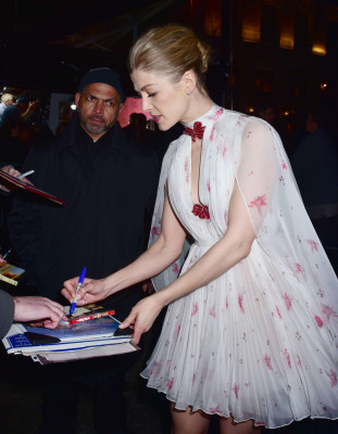 Rosamund Pike pic #914364