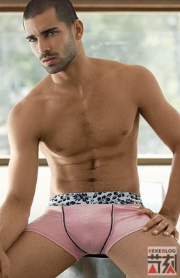 Ruben Cortada pic #527325