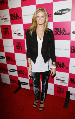 photo 7 in Sara Paxton gallery [id226235] 2010-01-15 00:00:00