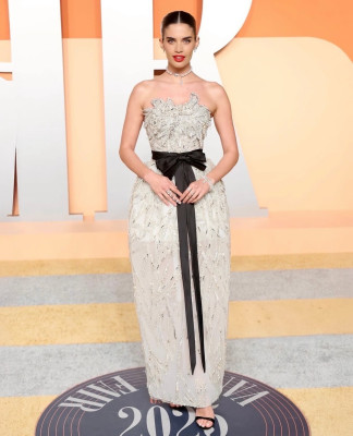 Sara Sampaio at Vanityfair Oscar Party 2025