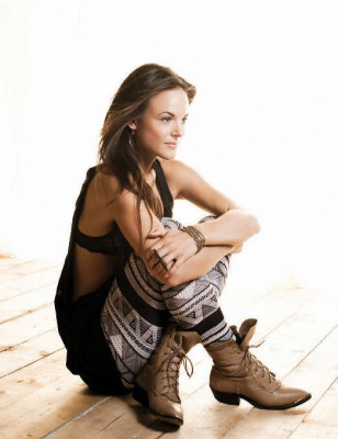 Sarah Butler pic #607084