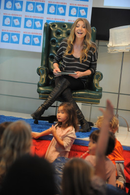 photo 19 in Sarah Chalke gallery [id556410] 2012-11-24 00:00:00