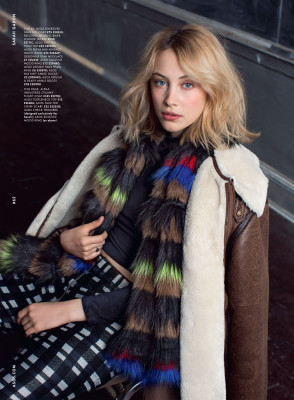 Sarah Gadon pic #731863