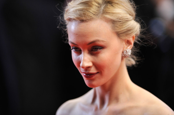 Sarah Gadon pic #702763