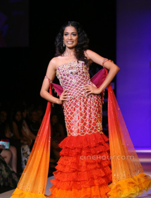Sarah-Jane Dias  pic #488494