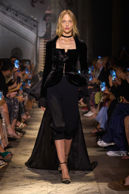 Sasha Pivovarova for Elie Saab F/W 2025 Couture