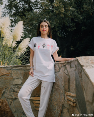 Selena Gomez pic #1305113