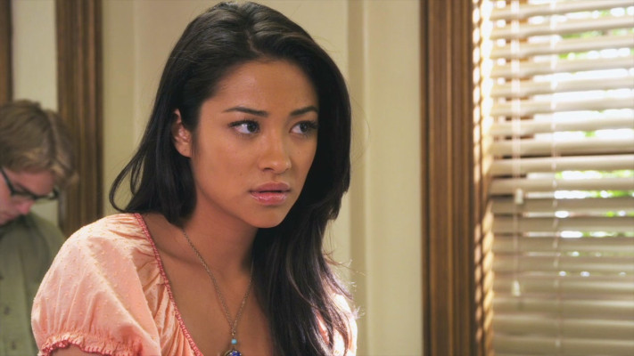 Shay Mitchell pic #785534