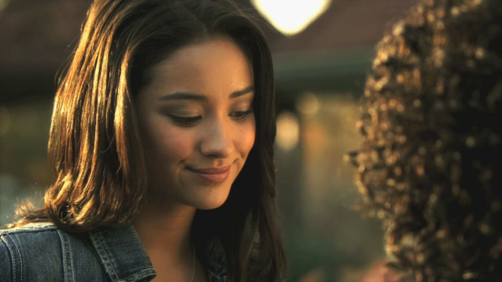 Shay Mitchell pic #777921