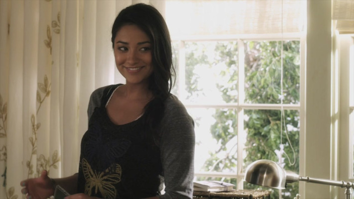 Shay Mitchell pic #779410