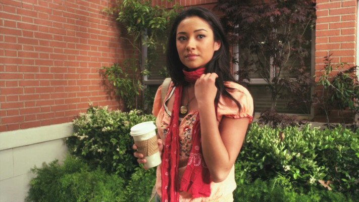Shay Mitchell pic #783206