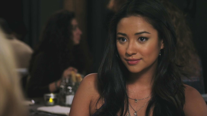 Shay Mitchell pic #783210