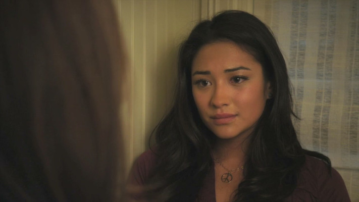 Shay Mitchell pic #774295