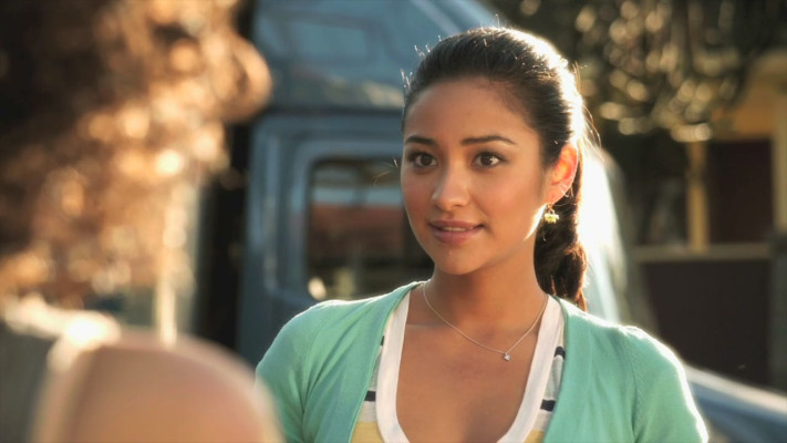 Shay Mitchell pic #776806
