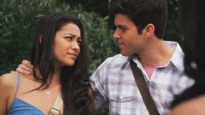 Shay Mitchell pic #776804