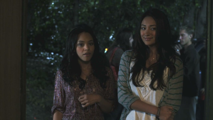 Shay Mitchell pic #771032