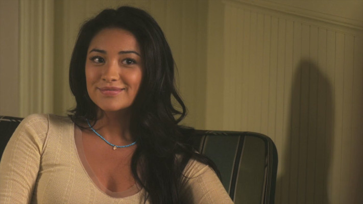 Shay Mitchell pic #769509
