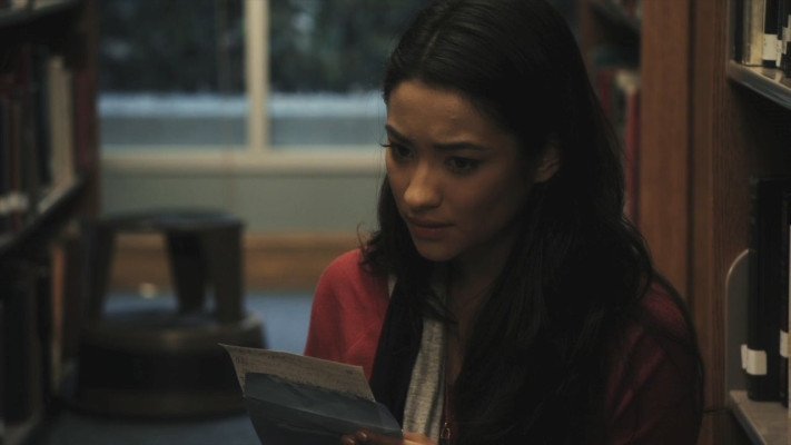 Shay Mitchell pic #779414