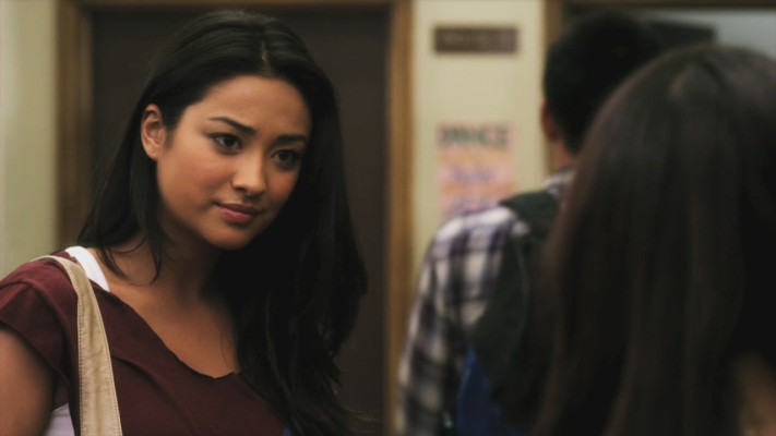 Shay Mitchell pic #783207