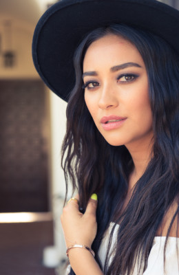 Shay Mitchell pic #793178
