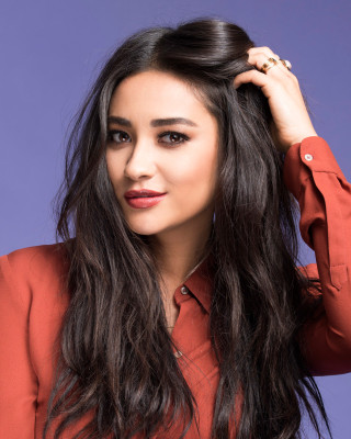 Shay Mitchell pic #805439