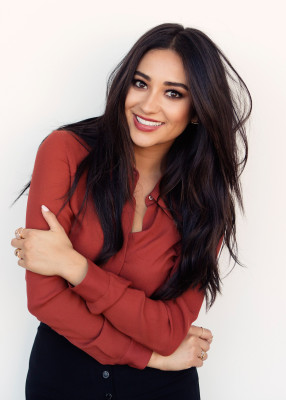 Shay Mitchell pic #805489