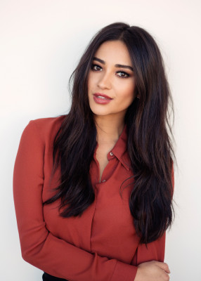 Shay Mitchell pic #805490