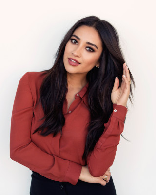 Shay Mitchell pic #805488