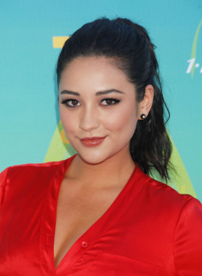 Shay Mitchell pic #396813