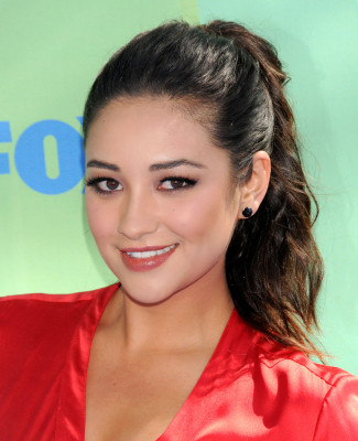 Shay Mitchell pic #396815