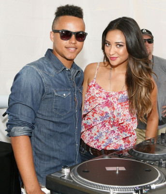 Shay Mitchell pic #519814
