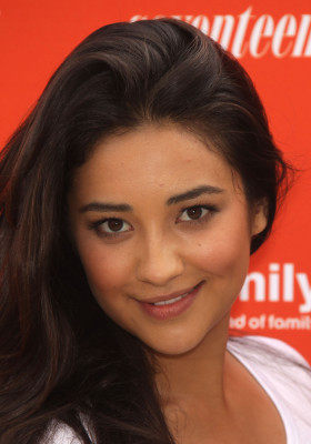 Shay Mitchell pic #408002