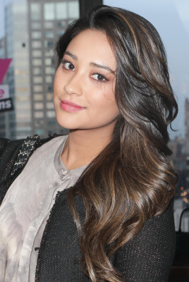 Shay Mitchell pic #470382