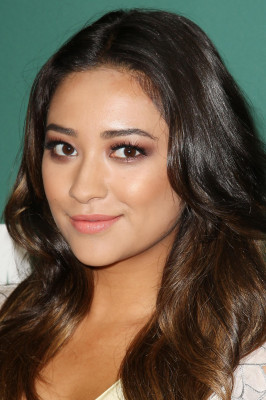 Shay Mitchell pic #508539