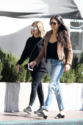 Shay Mitchell pic #919037
